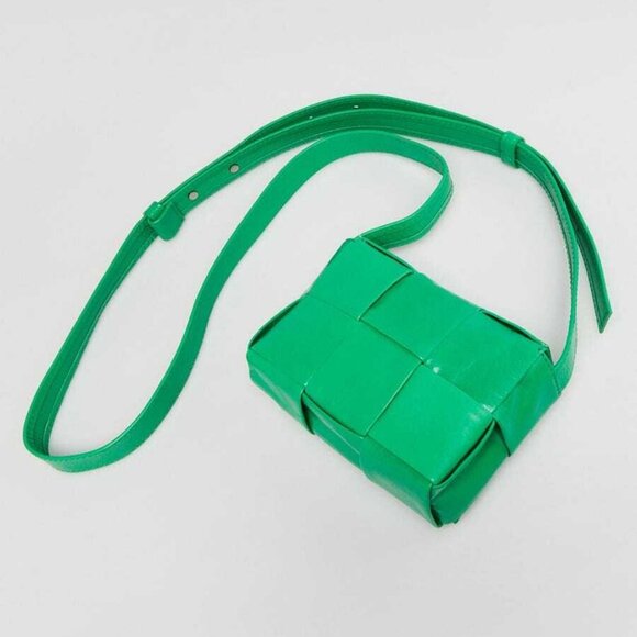 Bottega Veneta Parakeet Green Leather Maxi Weave Candy Cassette Crossbody Bag - Picture 2 of 9